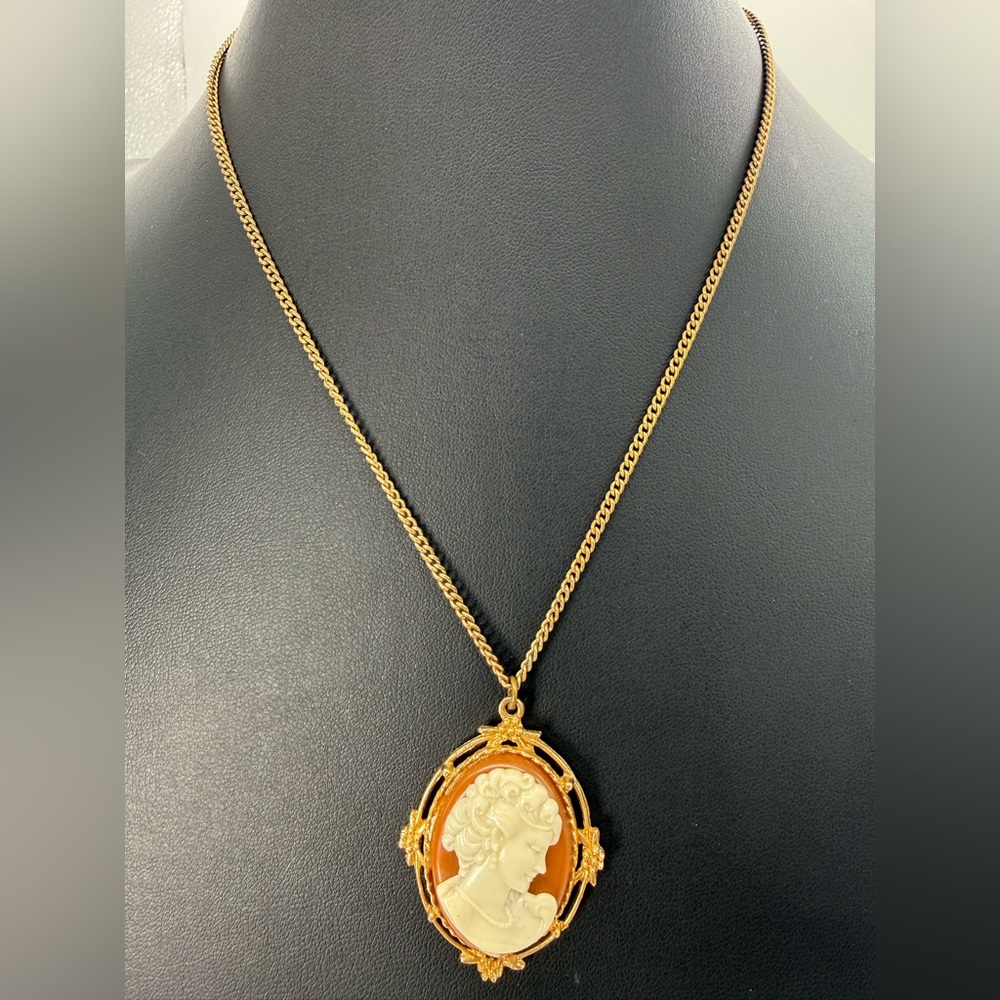 Vintage Cameo Necklace Victorian Lady Style Portrait Cameo Pendant Gold Tone